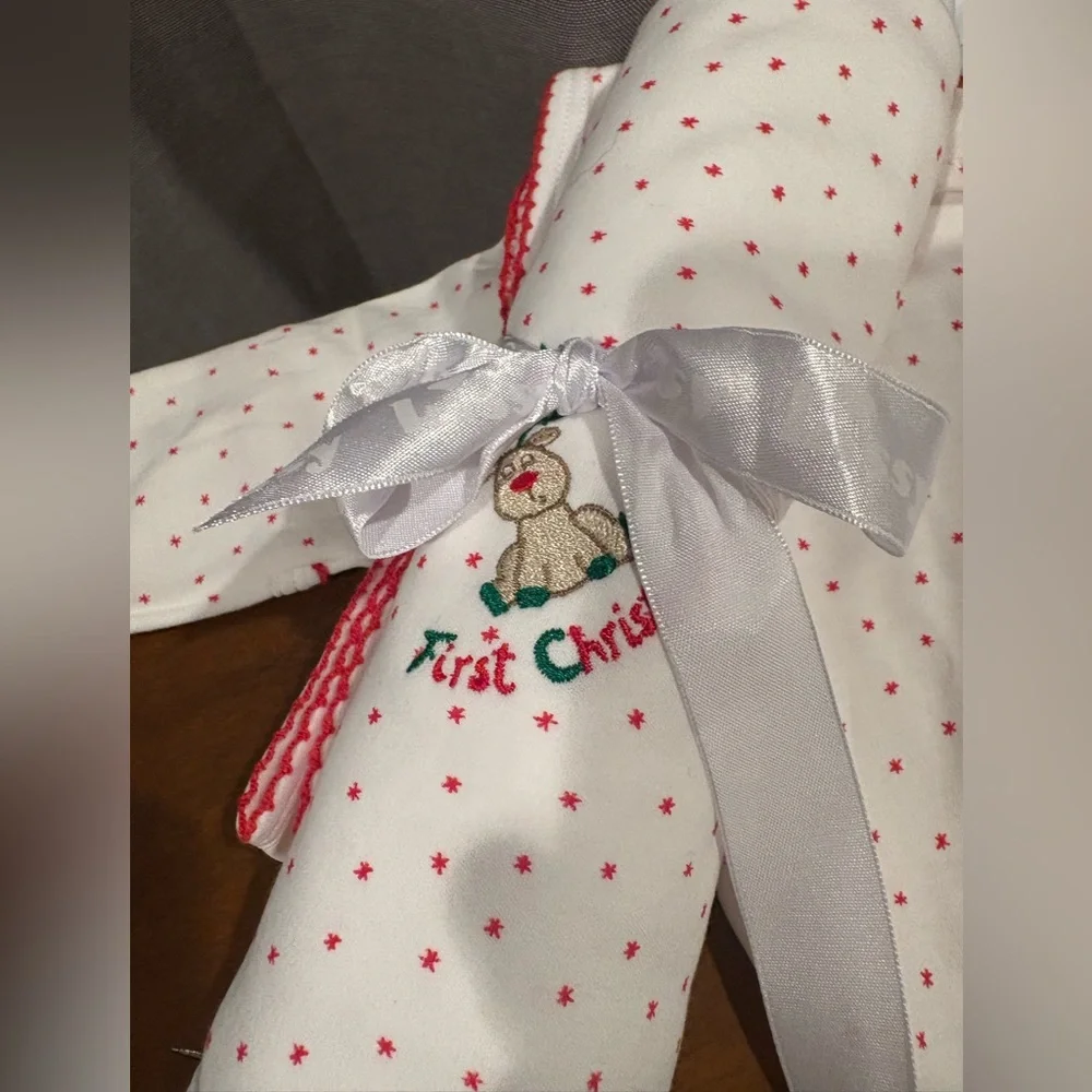 Kissy Kissy “ Baby’s First Christmas” footie & matching Blanket nwot Size 0-3 M
